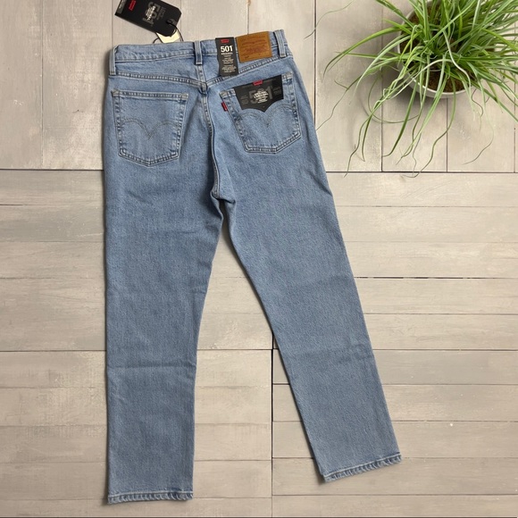 Levi’s Premium 501 Crop in Tango Surge - Picture 7 of 16